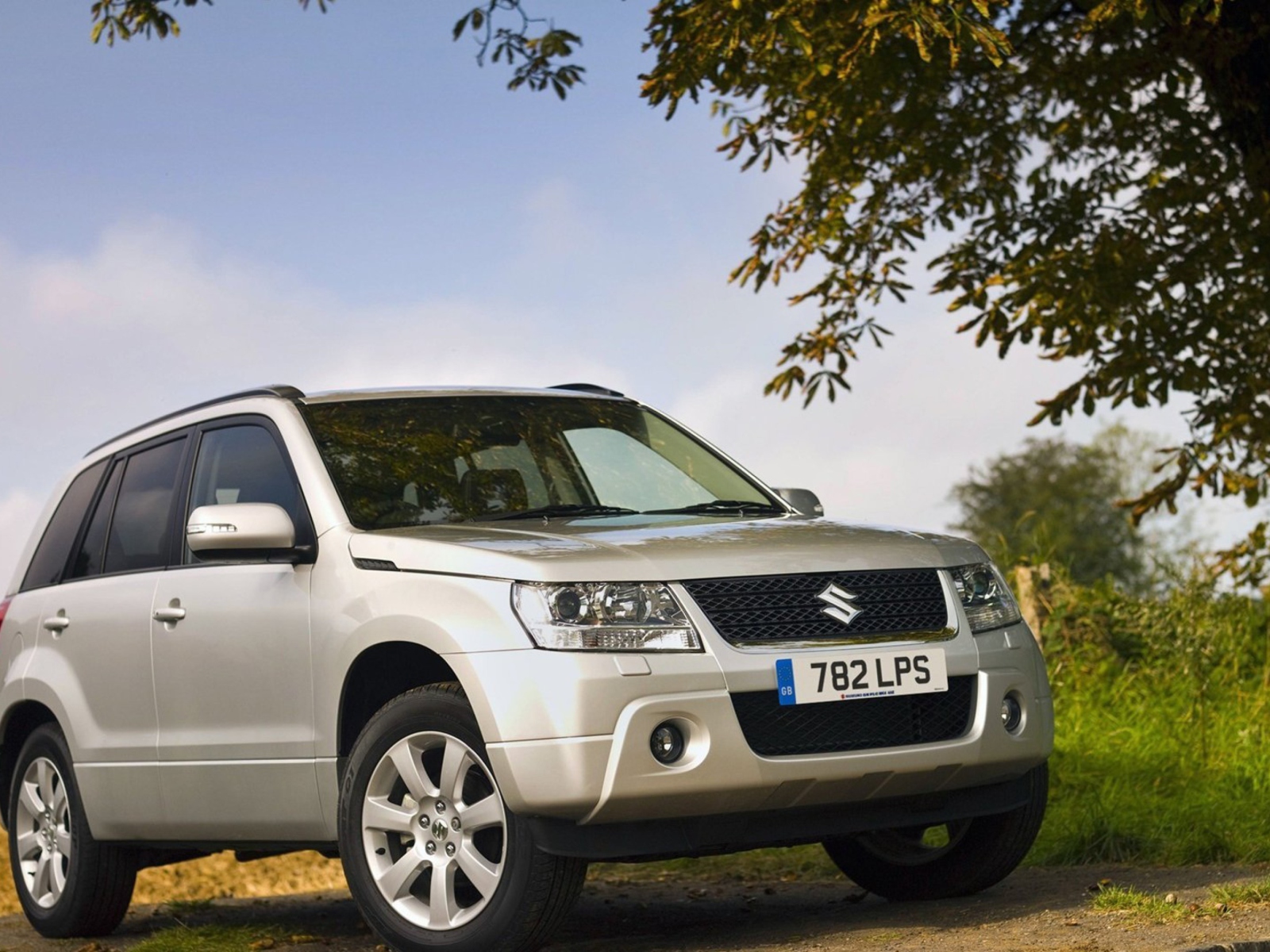 Suzuki Grand Vitara wallpaper 1600x1200