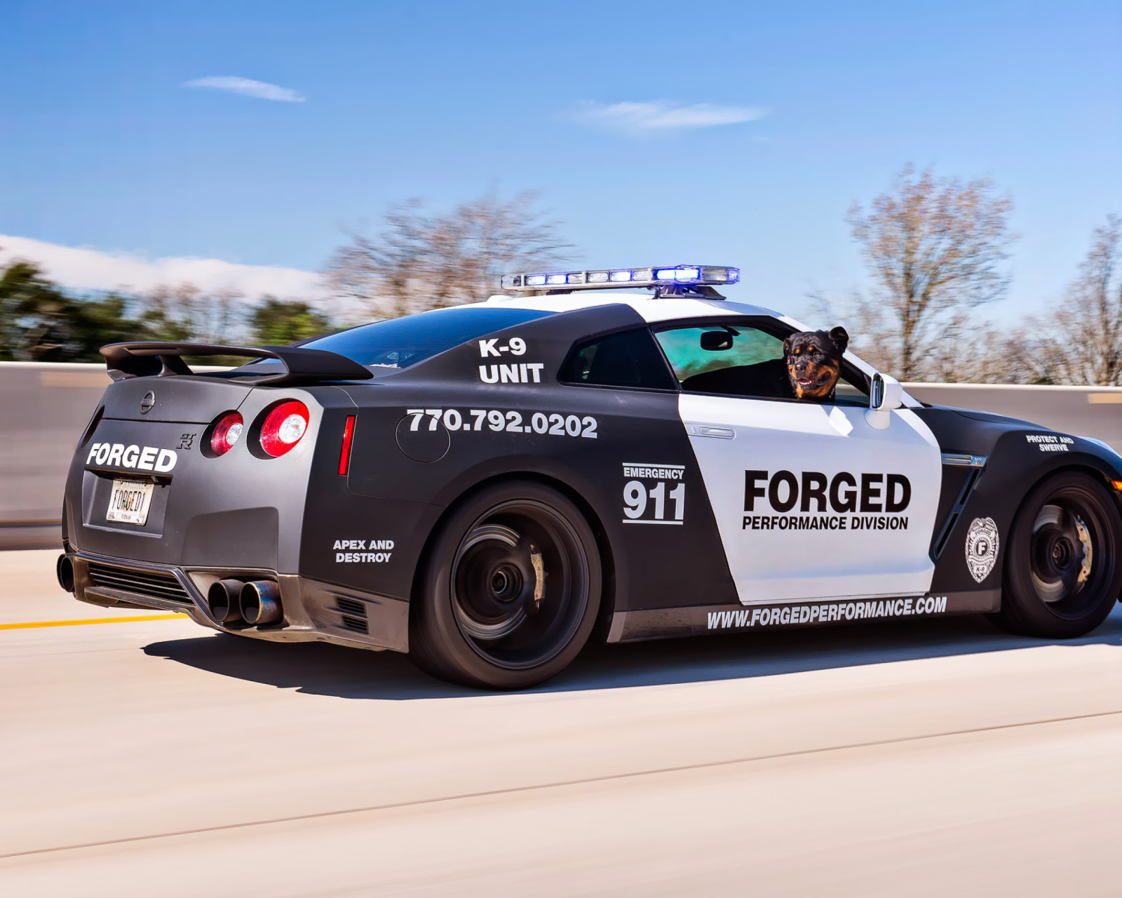 Обои Police Nissan GT-R 1600x1280