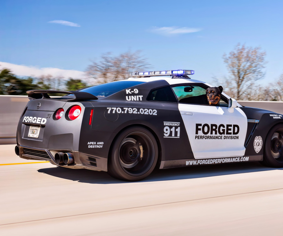 Обои Police Nissan GT-R 960x800
