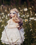 Fondo de pantalla Beautiful Bride Doll 128x160