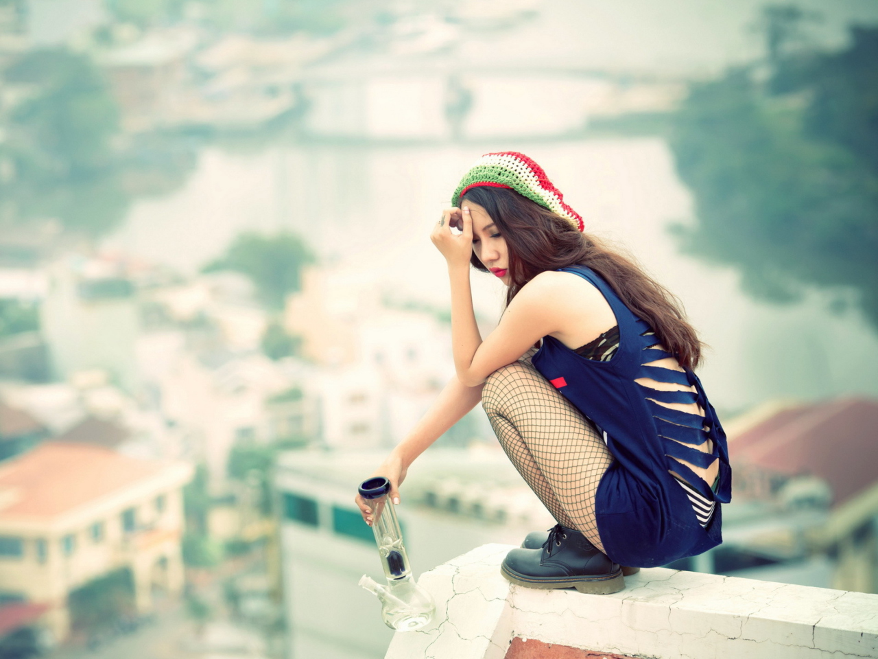 Das Asian Girl On Roof Wallpaper 1280x960