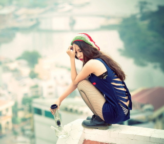 Kostenloses Asian Girl On Roof Wallpaper für iPad mini 2