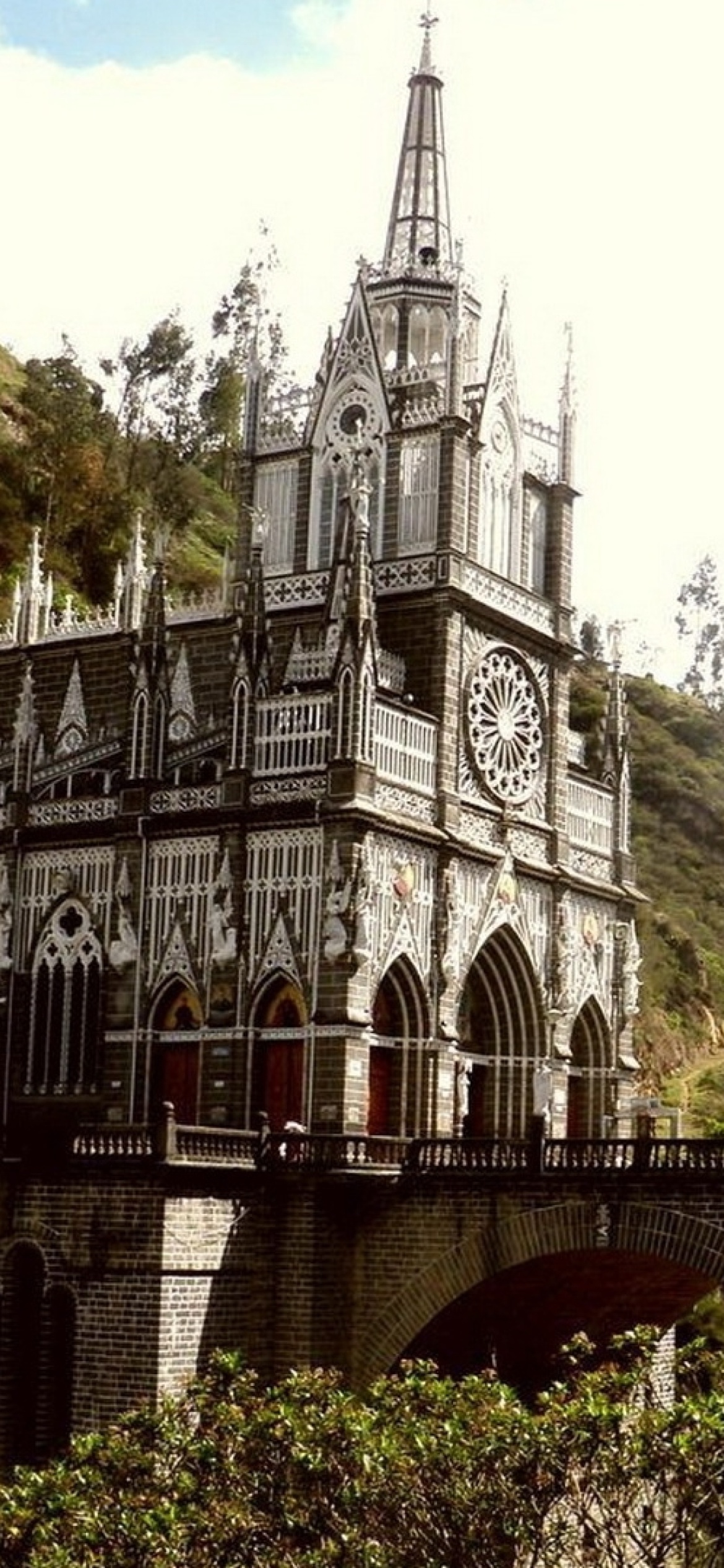 Sfondi Las Lajas Sanctuary Church Colombia 1170x2532