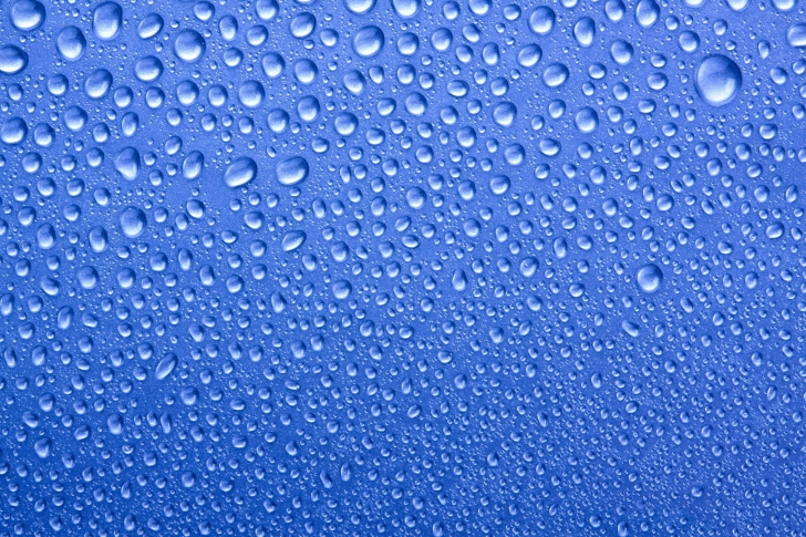 Sfondi Water Drops On Blue Glass