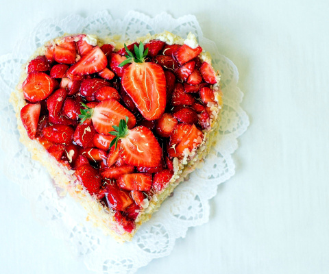 Fondo de pantalla Heart Cake with strawberries 480x400