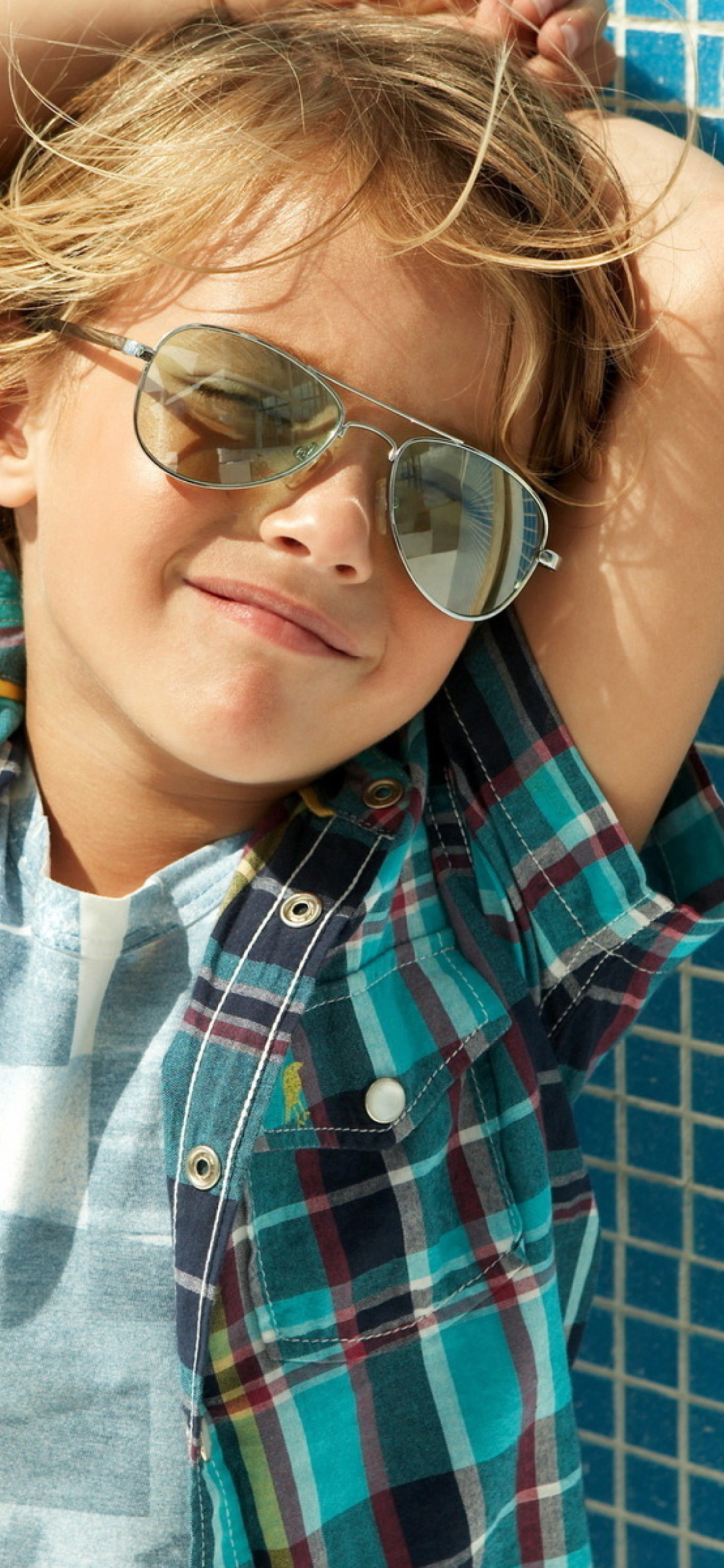 Screenshot №1 pro téma Stylish Little Boy In Sunglasses 1170x2532