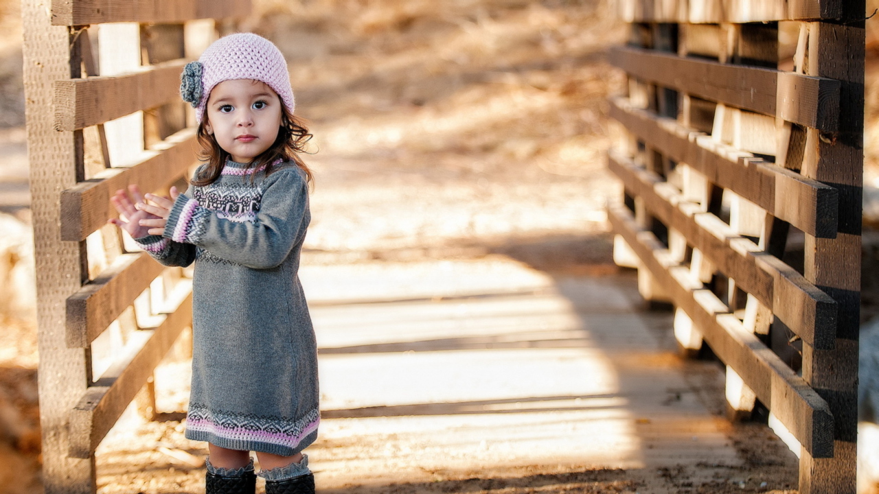 Cute Child Girl In Soft Pink Hat wallpaper 1280x720