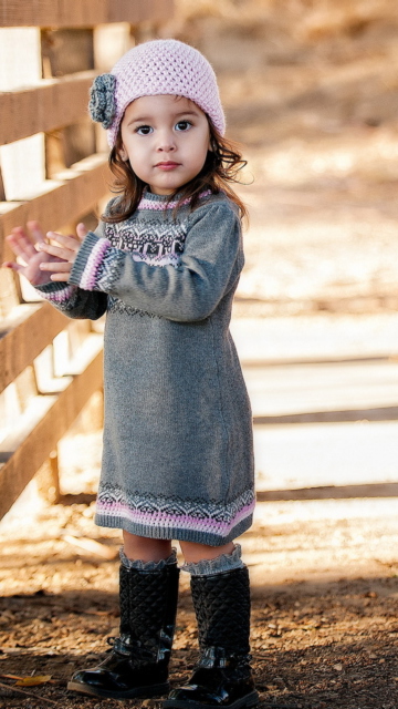 Cute Child Girl In Soft Pink Hat screenshot #1 360x640