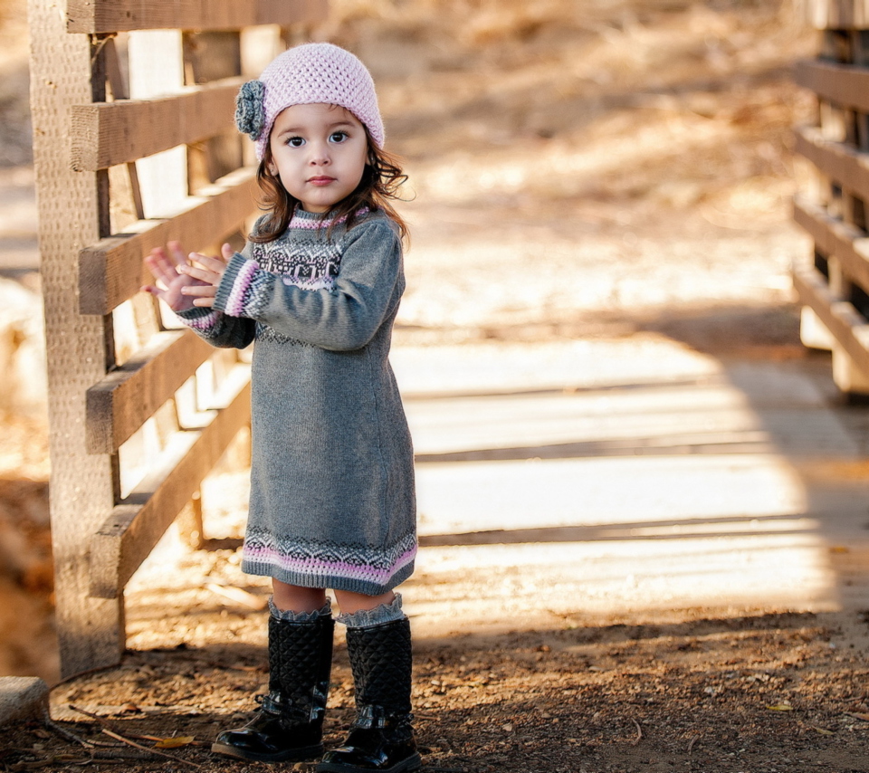 Cute Child Girl In Soft Pink Hat wallpaper 960x854