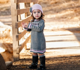 Cute Child Girl In Soft Pink Hat papel de parede para celular para iPad