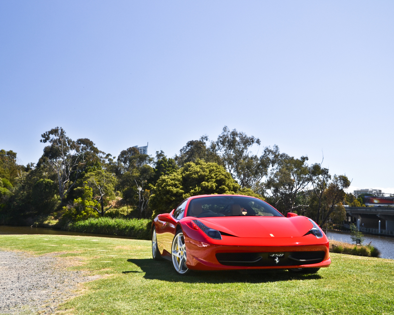Обои Red Ferrari 1280x1024