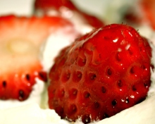 Sfondi Sweet Strawberry 220x176