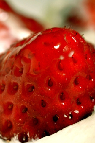 Das Sweet Strawberry Wallpaper 320x480