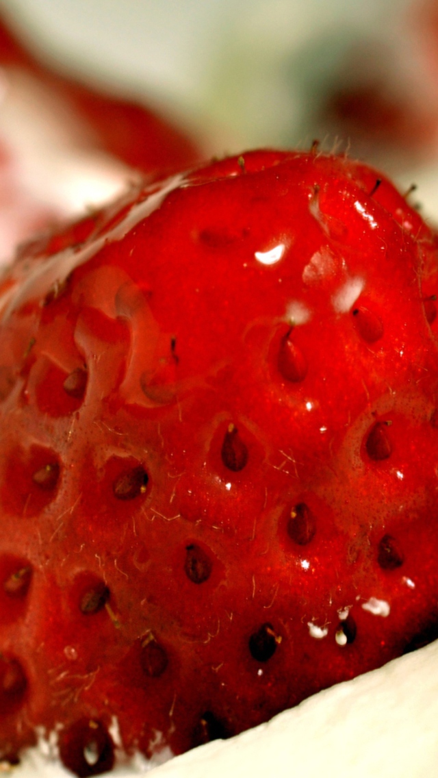 Das Sweet Strawberry Wallpaper 640x1136