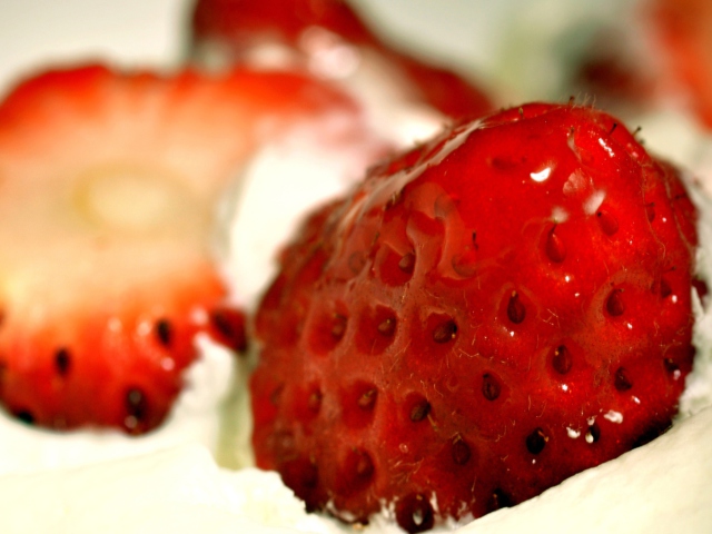 Sweet Strawberry wallpaper 640x480