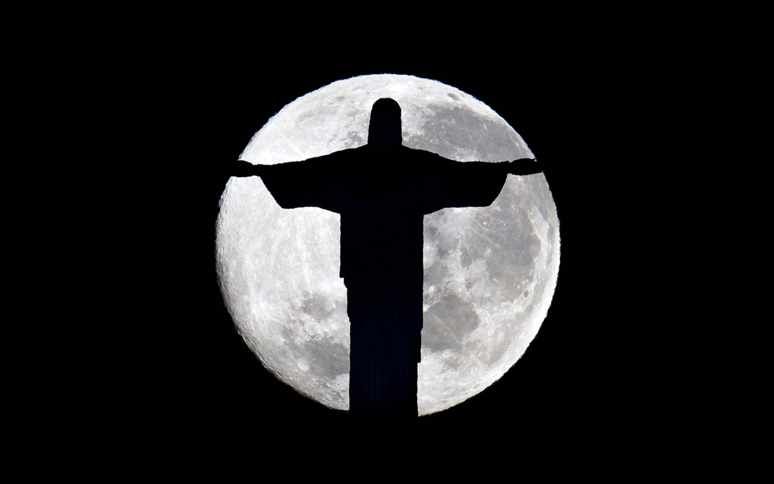 Fondo de pantalla Full Moon And Christ The Redeemer In Rio De Janeiro 2560x1600
