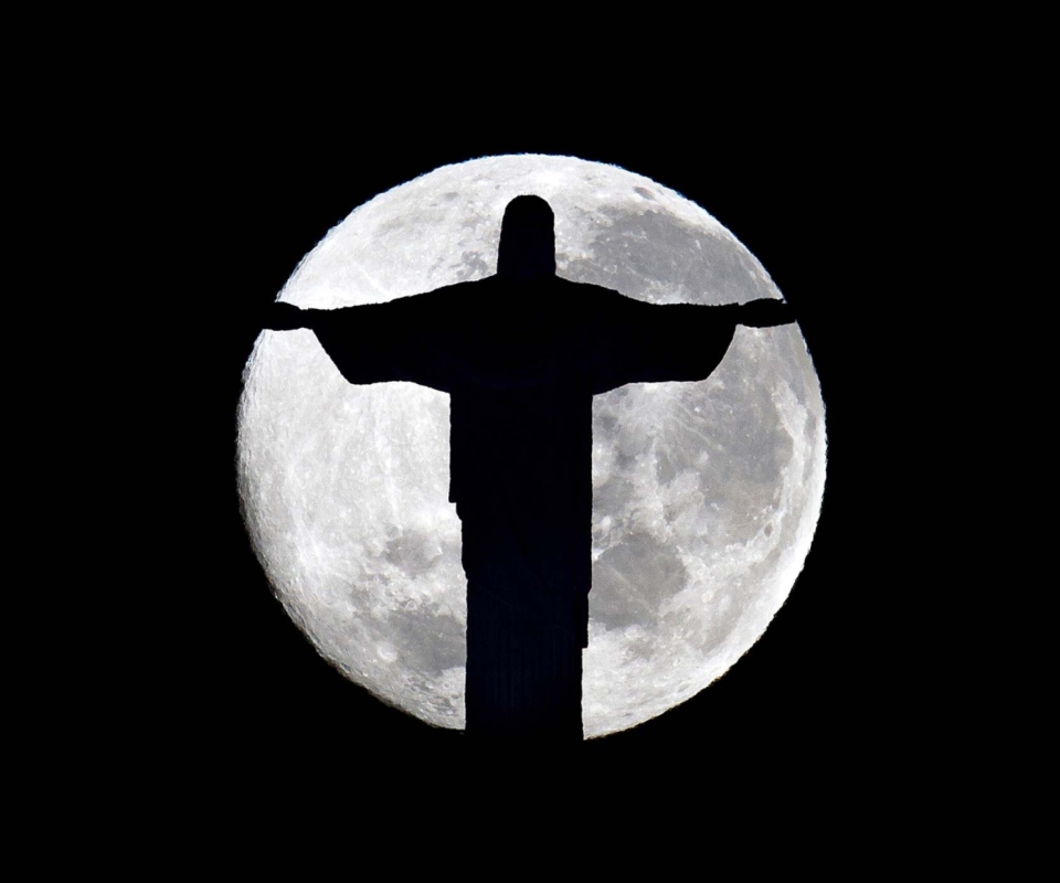 Обои Full Moon And Christ The Redeemer In Rio De Janeiro 960x800