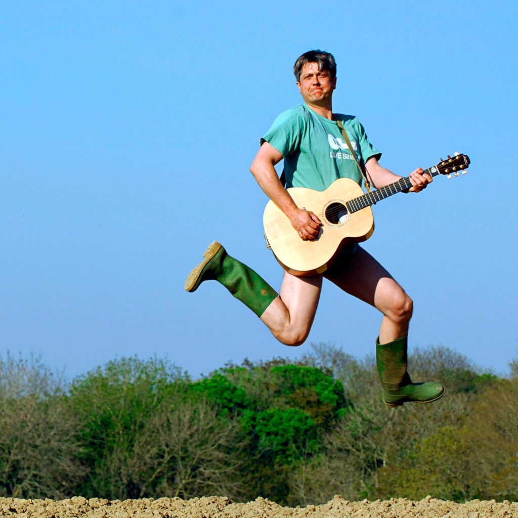 Man With Guitar screenshot #1 1024x1024