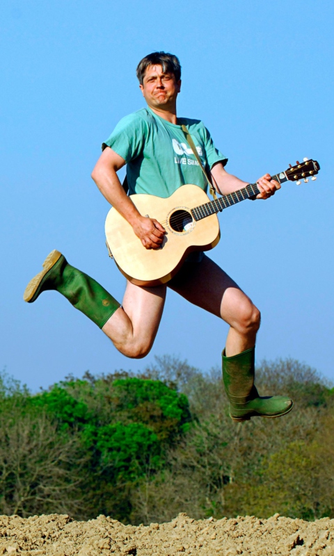 Man With Guitar screenshot #1 480x800