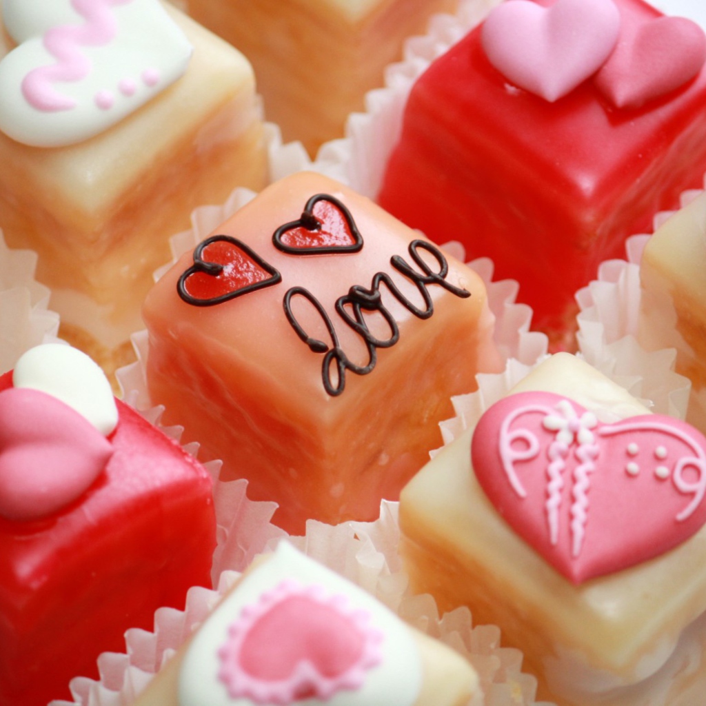 Love Cupcakes wallpaper 1024x1024