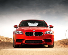 Fondo de pantalla BMW M5 220x176