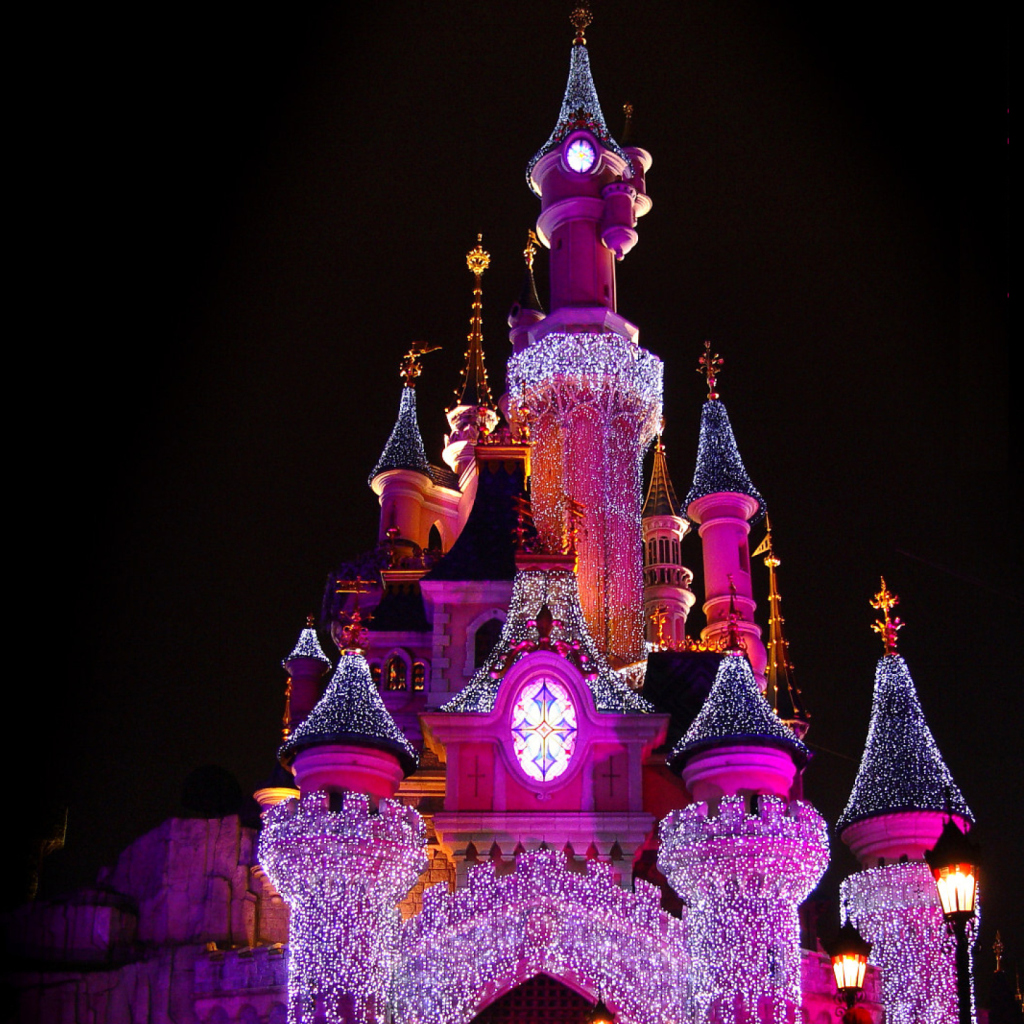 Das Disney Xmas Castle Wallpaper 1024x1024