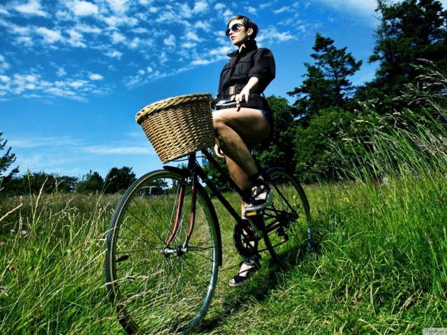 Fondo de pantalla Bicycle Ride 640x480