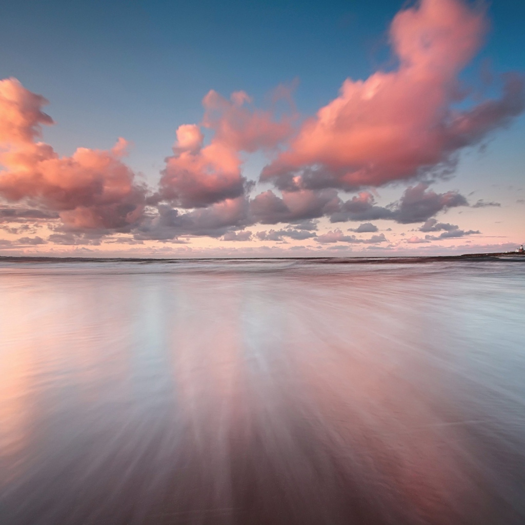 Das Beautiful Pink Clouds Over Sea Wallpaper 1024x1024
