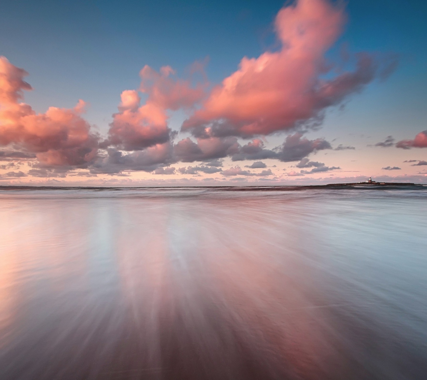 Beautiful Pink Clouds Over Sea wallpaper 1440x1280