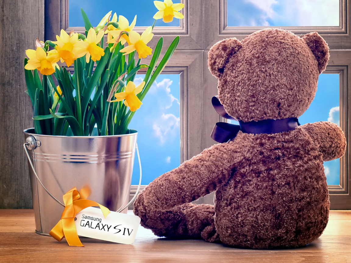 Обои Teddy Bear with Bouquet 1152x864