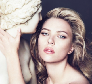 Kostenloses Scarlett Johansson In Dolce Gabbana Wallpaper für 1024x1024
