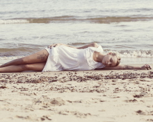 Blonde Girl Lying On Beach wallpaper 220x176