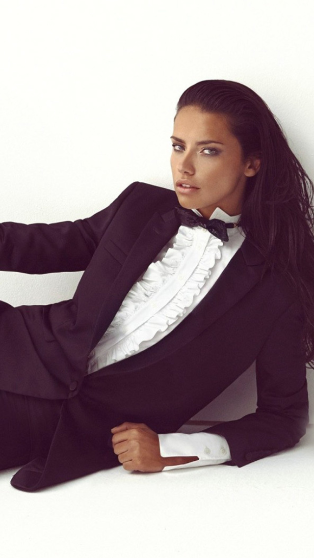 Обои Adriana Lima Model 640x1136