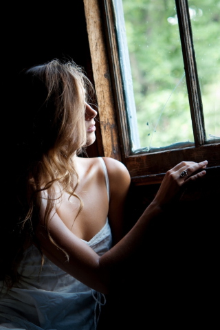 Das Girl Looking At Window Wallpaper 320x480