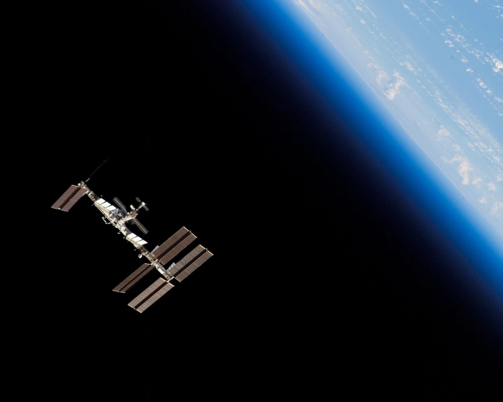 The ISS In Space wallpaper 1600x1280