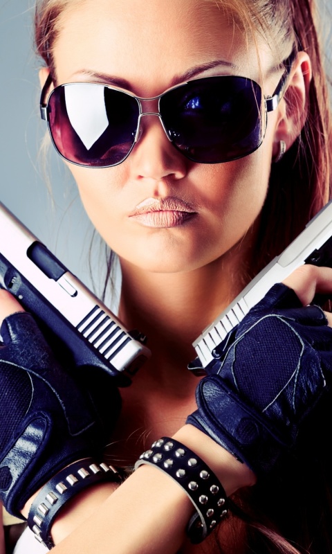 Обои Girl with Pistols 480x800