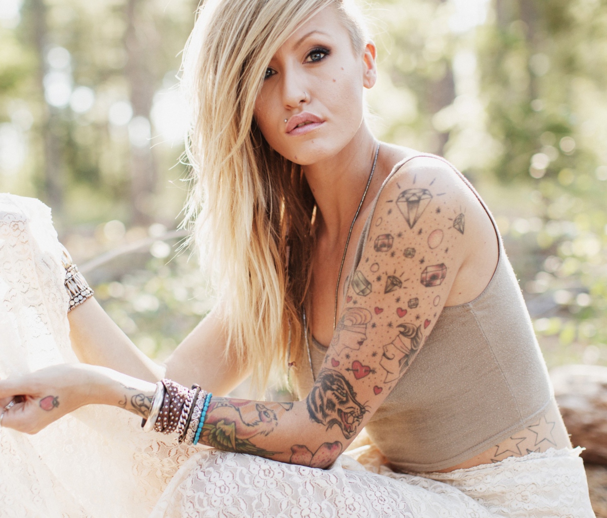 Blonde Model With Tattoes wallpaper 1200x1024