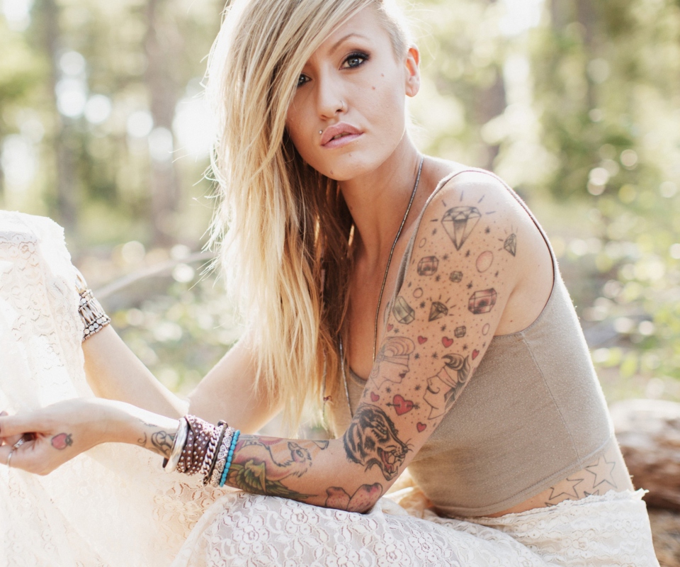 Blonde Model With Tattoes wallpaper 960x800