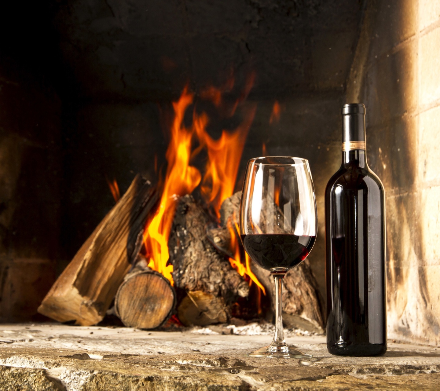 Fondo de pantalla Wine and fireplace 1440x1280