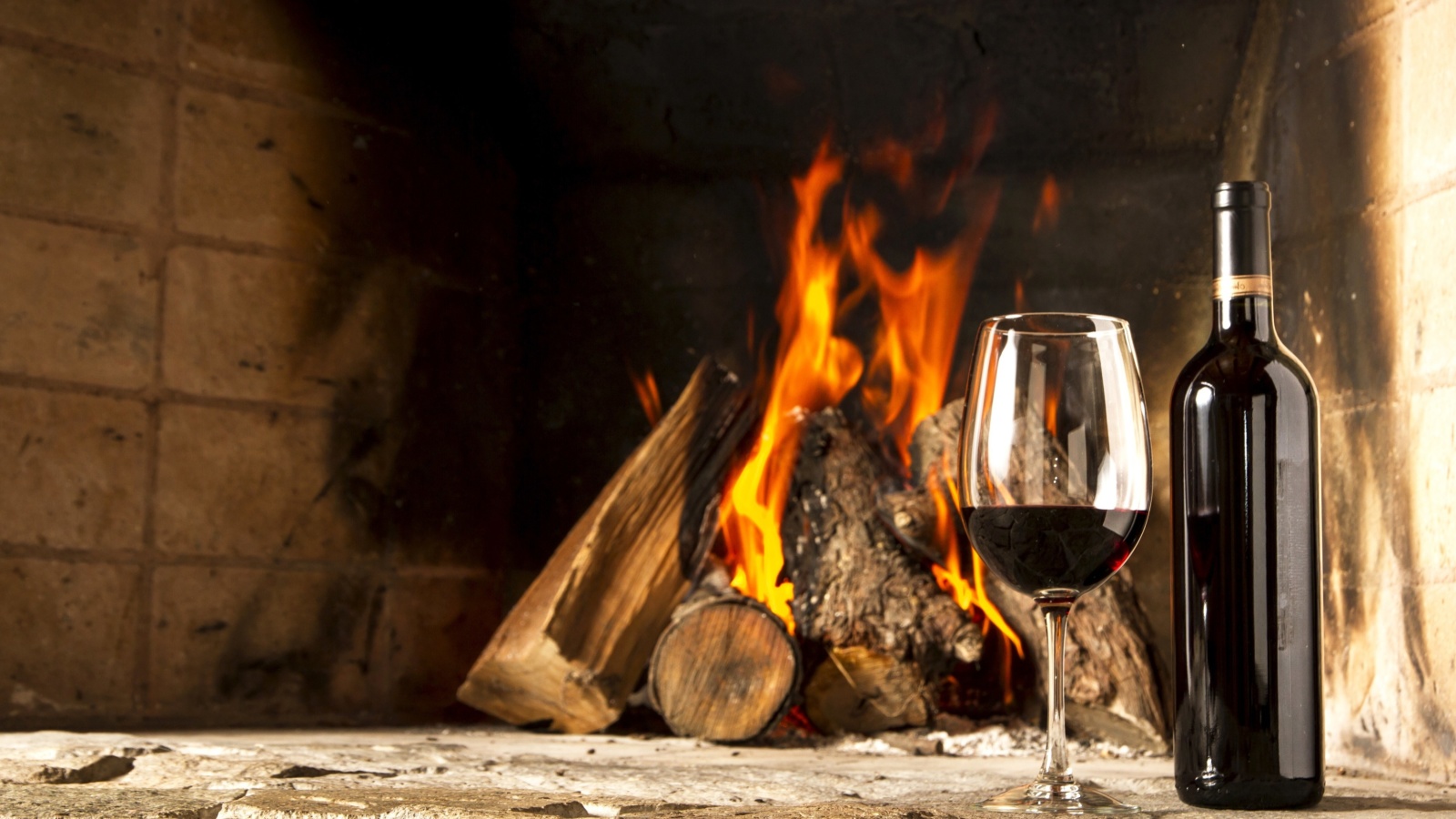 Wine and fireplace wallpaper 1600x900