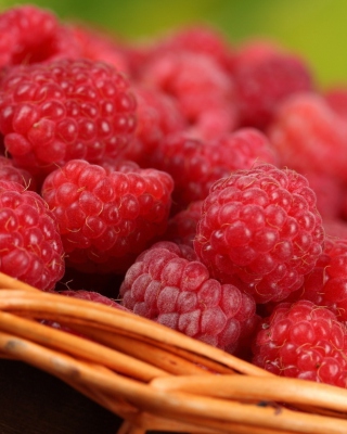 Kostenloses Sweet Raspberries Wallpaper für 320x480