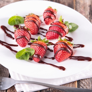 Strawberry dessert sfondi gratuiti per 2048x2048