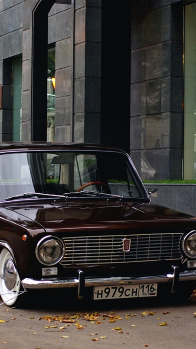 Retro Car VAZ 2101 screenshot #1 640x1136