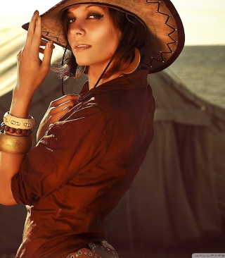 Kostenloses Cowgirl Wallpaper für Nokia C1-01