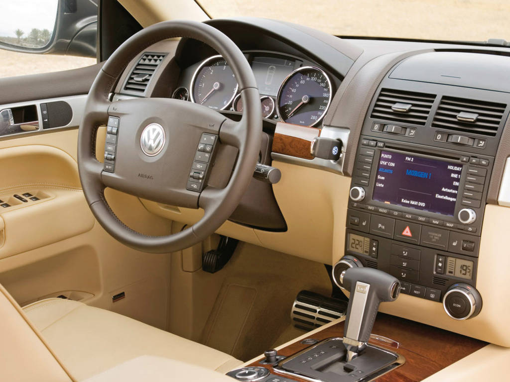 Sfondi Volkswagen Touareg v10 TDI Interior 1024x768
