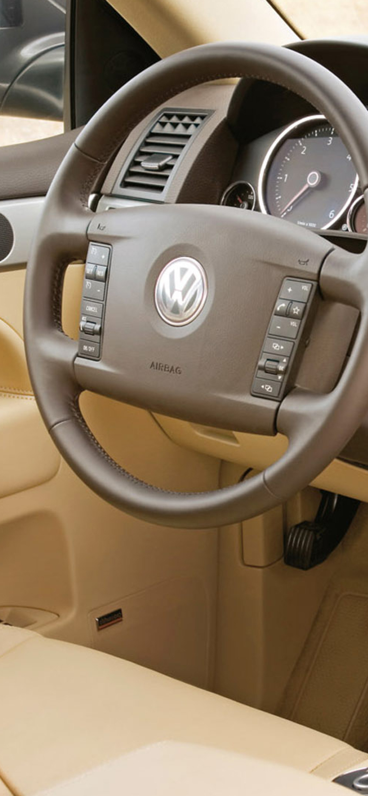 Sfondi Volkswagen Touareg v10 TDI Interior 1170x2532