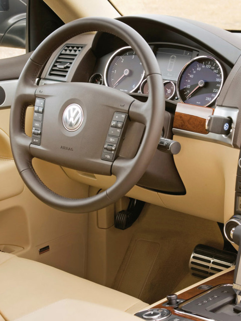 Das Volkswagen Touareg v10 TDI Interior Wallpaper 480x640