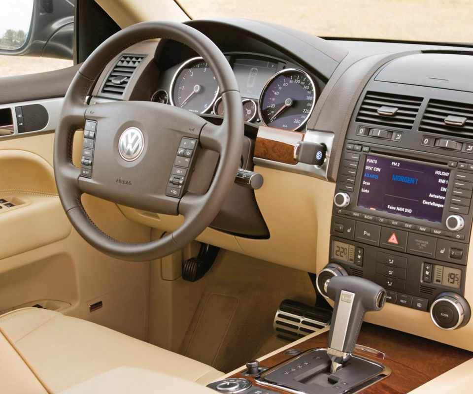 Обои Volkswagen Touareg v10 TDI Interior 960x800