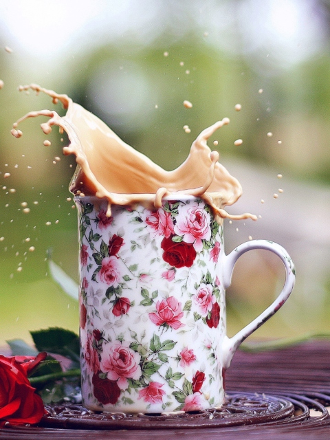 Das Coffee With Milk In Flower Mug Wallpaper 480x640