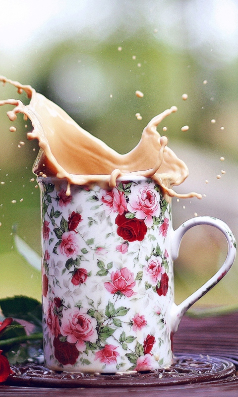Das Coffee With Milk In Flower Mug Wallpaper 480x800